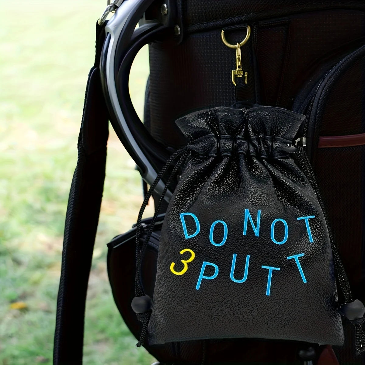 Golf valuable item bag, sealed with a drawstring. This portable packaging bag is perfect for holding golf balls and is an access