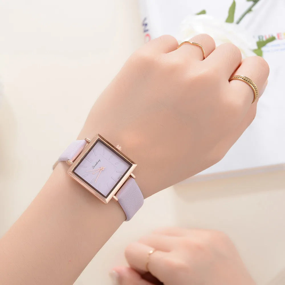 Montres Femmes Luxury Women Watches Luminous Leather Strap Digital Wristwatches Casual Business Wrist Clock Dress Reloj Mujer