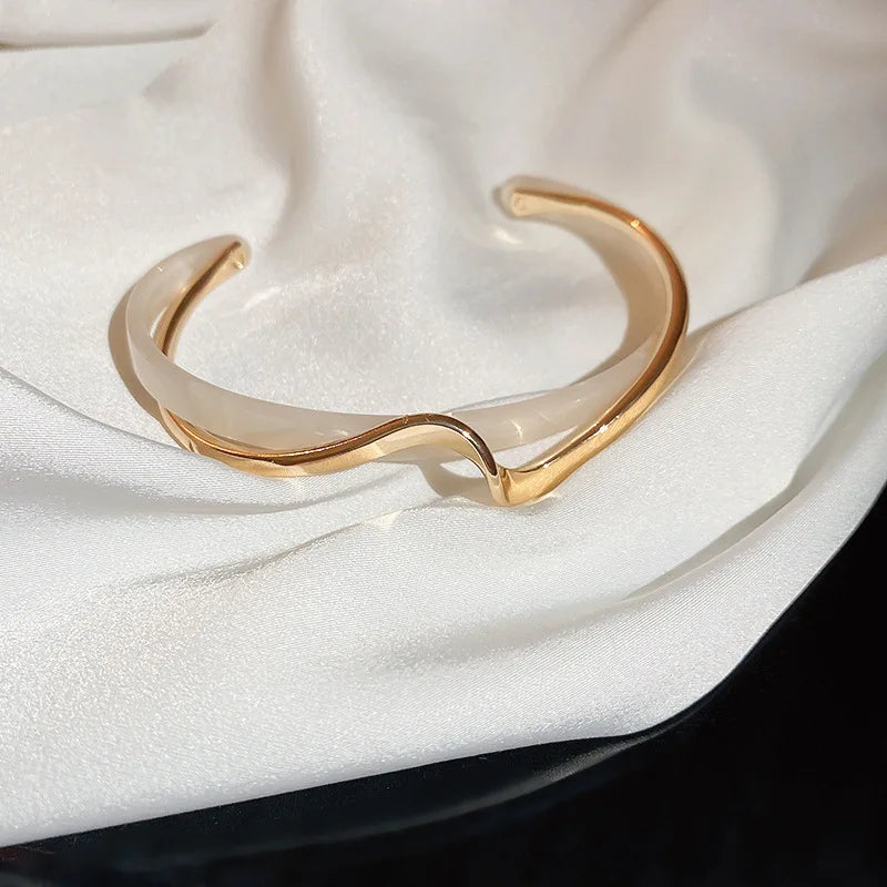 White Shellfish Bracelets Board Bend Metal Bangles Womens Hand Bracelets Geometric C- shaped Opening Bracelets Jewelry Gifts