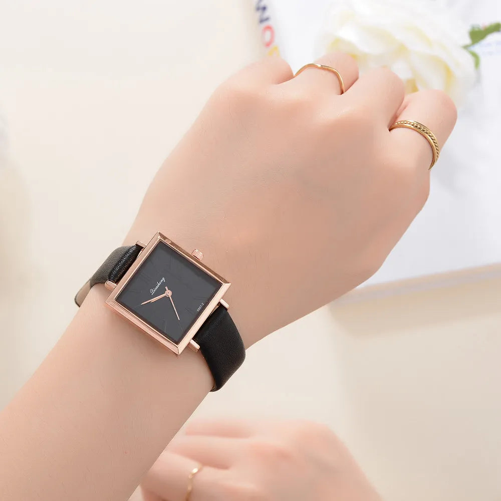Montres Femmes Luxury Women Watches Luminous Leather Strap Digital Wristwatches Casual Business Wrist Clock Dress Reloj Mujer